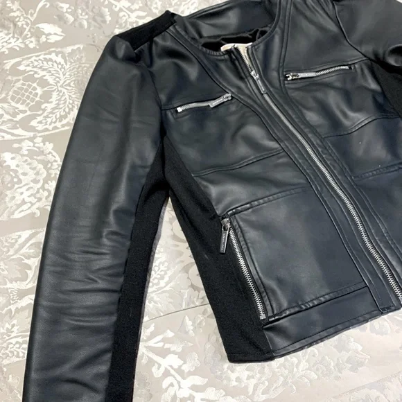 Size small - Picture 1 of 5